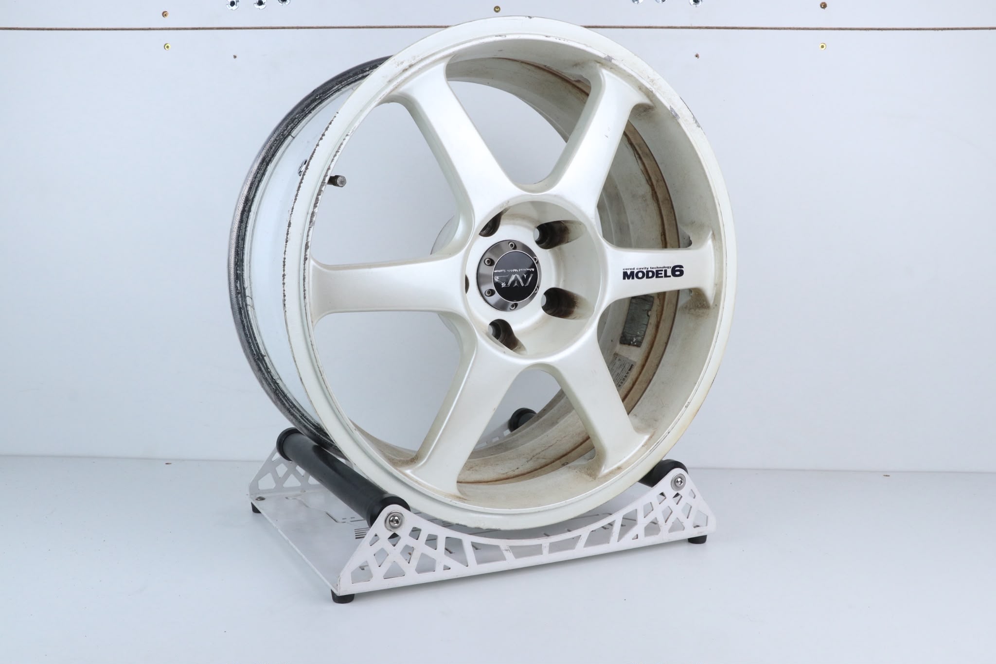 Advan Yokohama AVS Model 6 17′ 8J + 30 5×114.3 – JDM Emergency